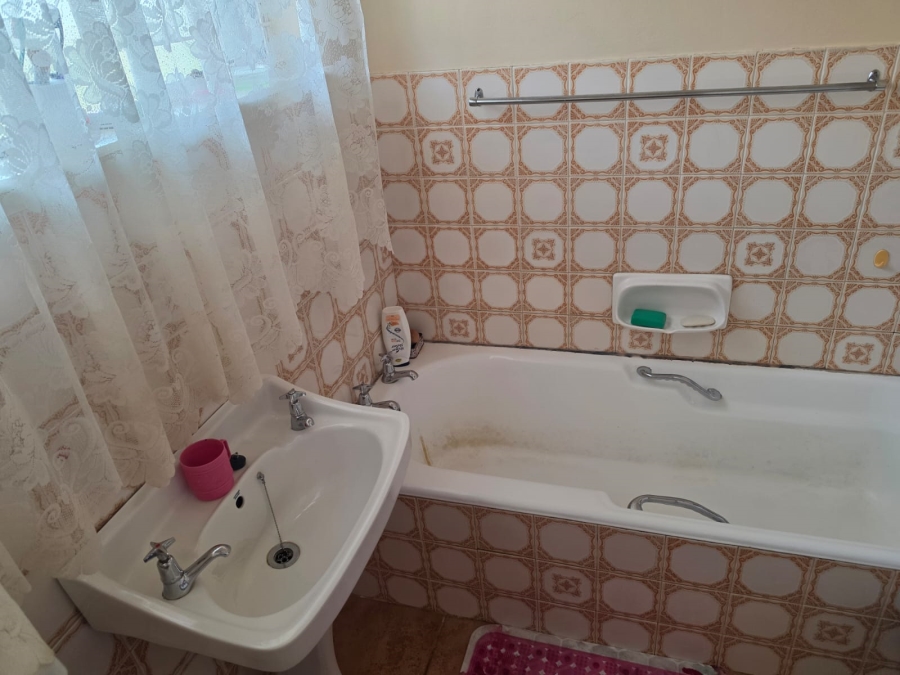 4 Bedroom Property for Sale in Carters Glen Northern Cape